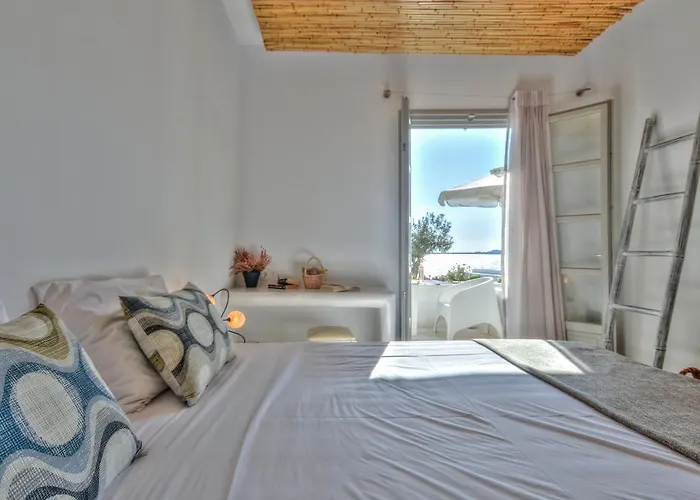 Thomais * Naxos City